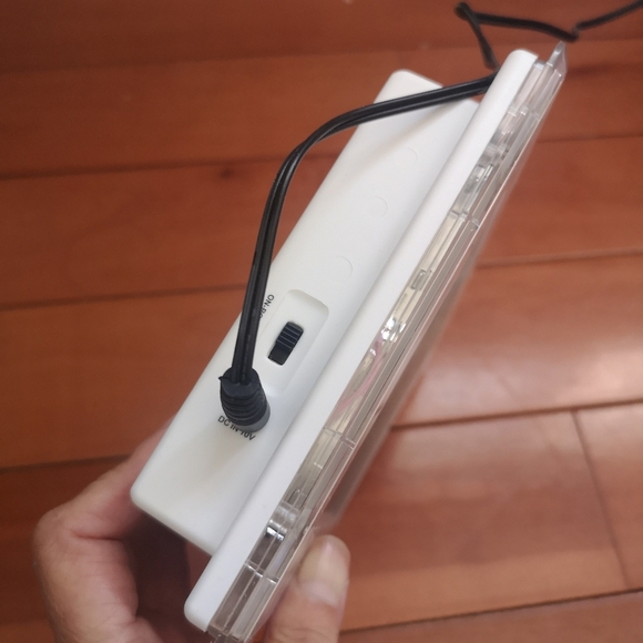 Royal 7" Digital Picture Album, Plug & Play, Most Media Cards, Remote & Manual - Picture 8 of 10